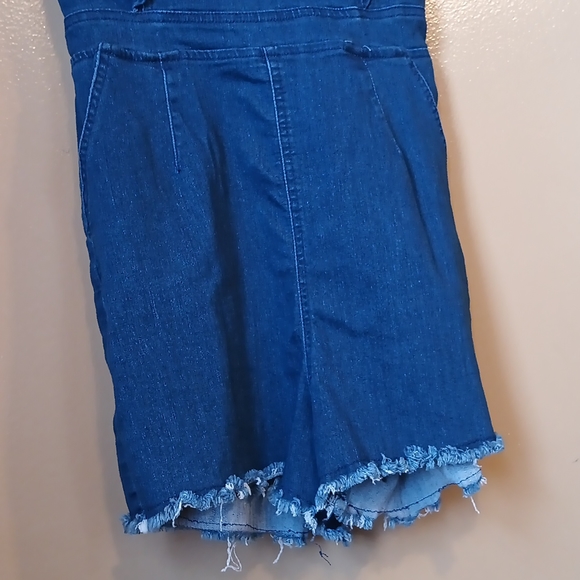 Denim romper| Denim open back romper| Ruffle Apron Sz Large |summer Rompers. - Picture 6 of 10